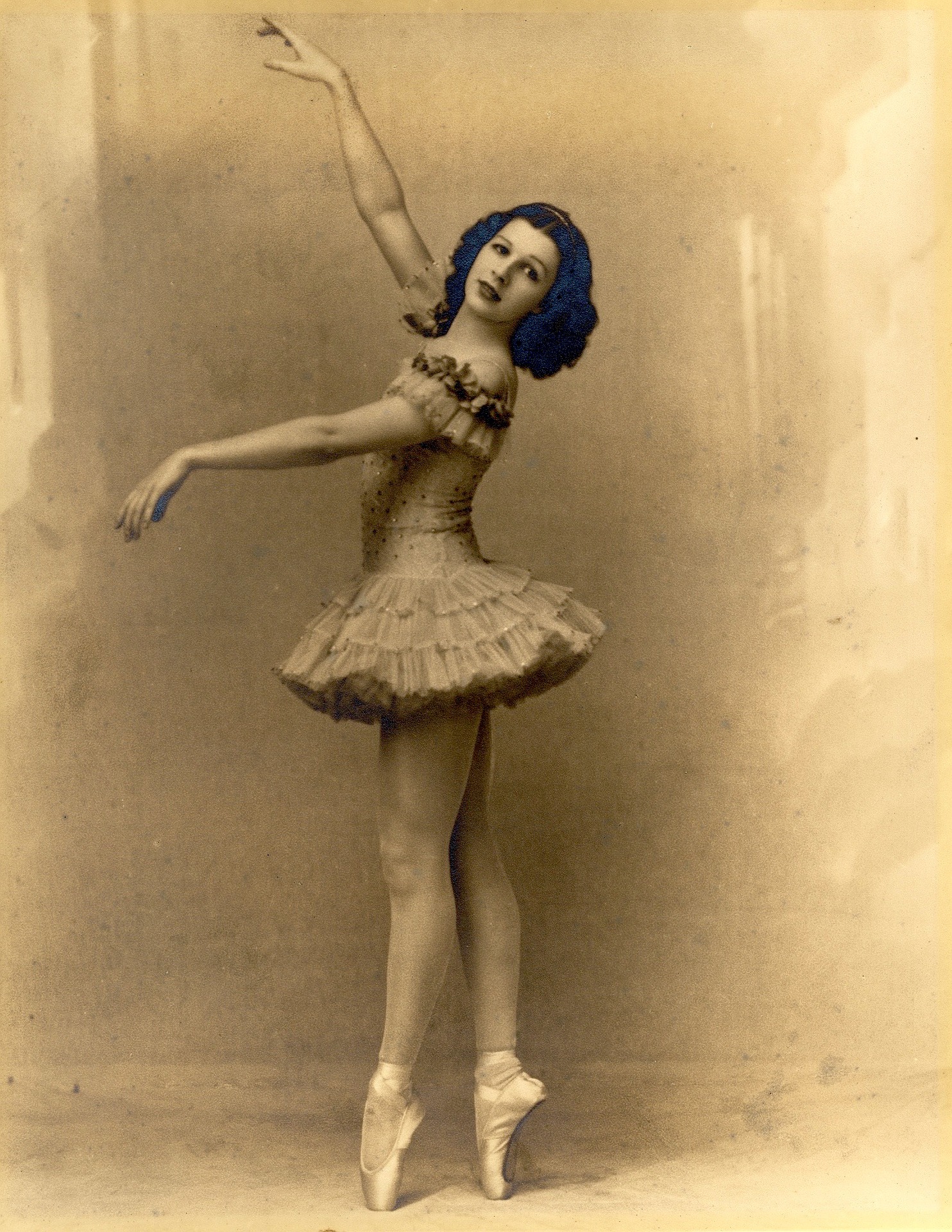 The new slippers with flat bottoms became extremely popular, allowing dancers to expand their skills.