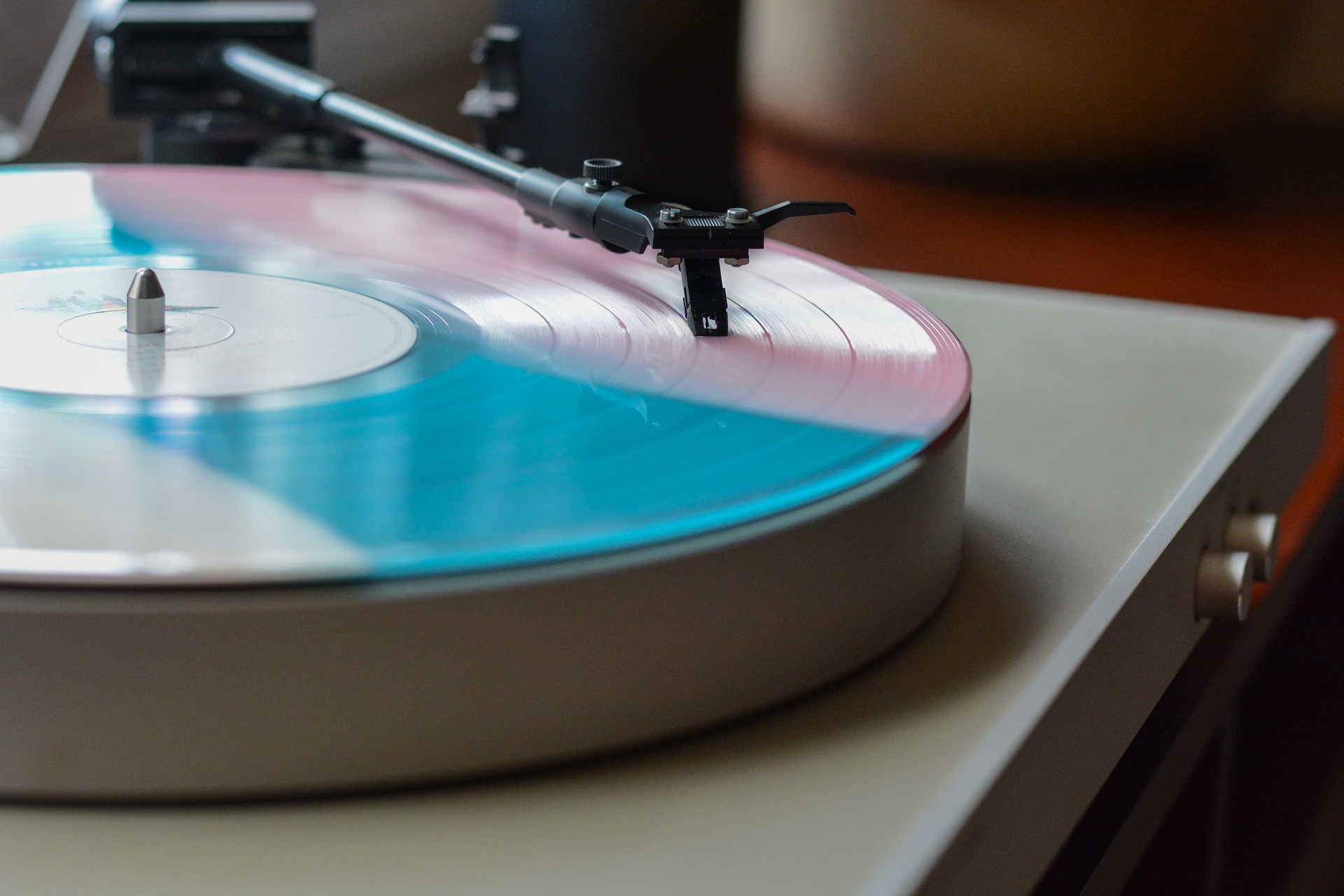 Do you want to enjoy the nostalgic sound of a record player?